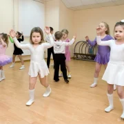 Школа бальных танцев Танцы для детей на шоссе Энтузиастов фото 7 на сайте Sokolinayagora.su